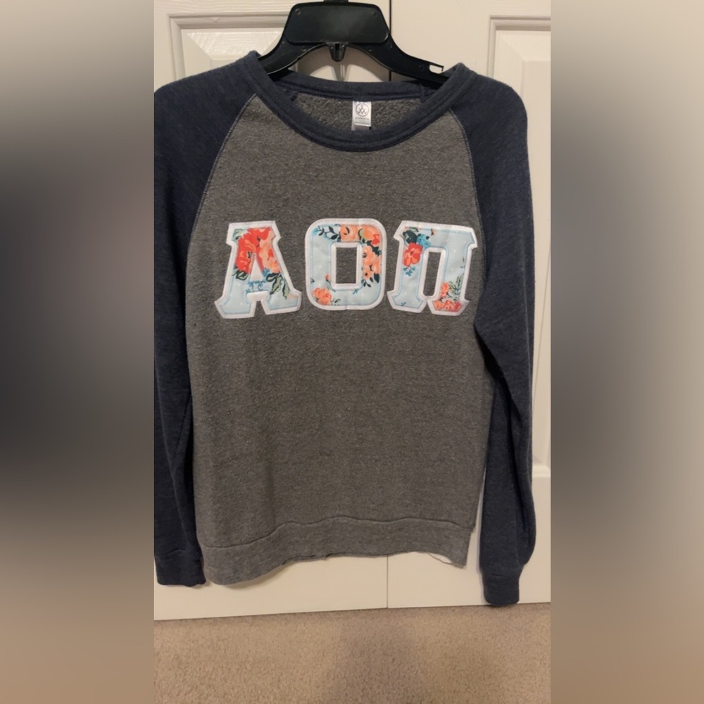 AOII stitched letter sweatshirt